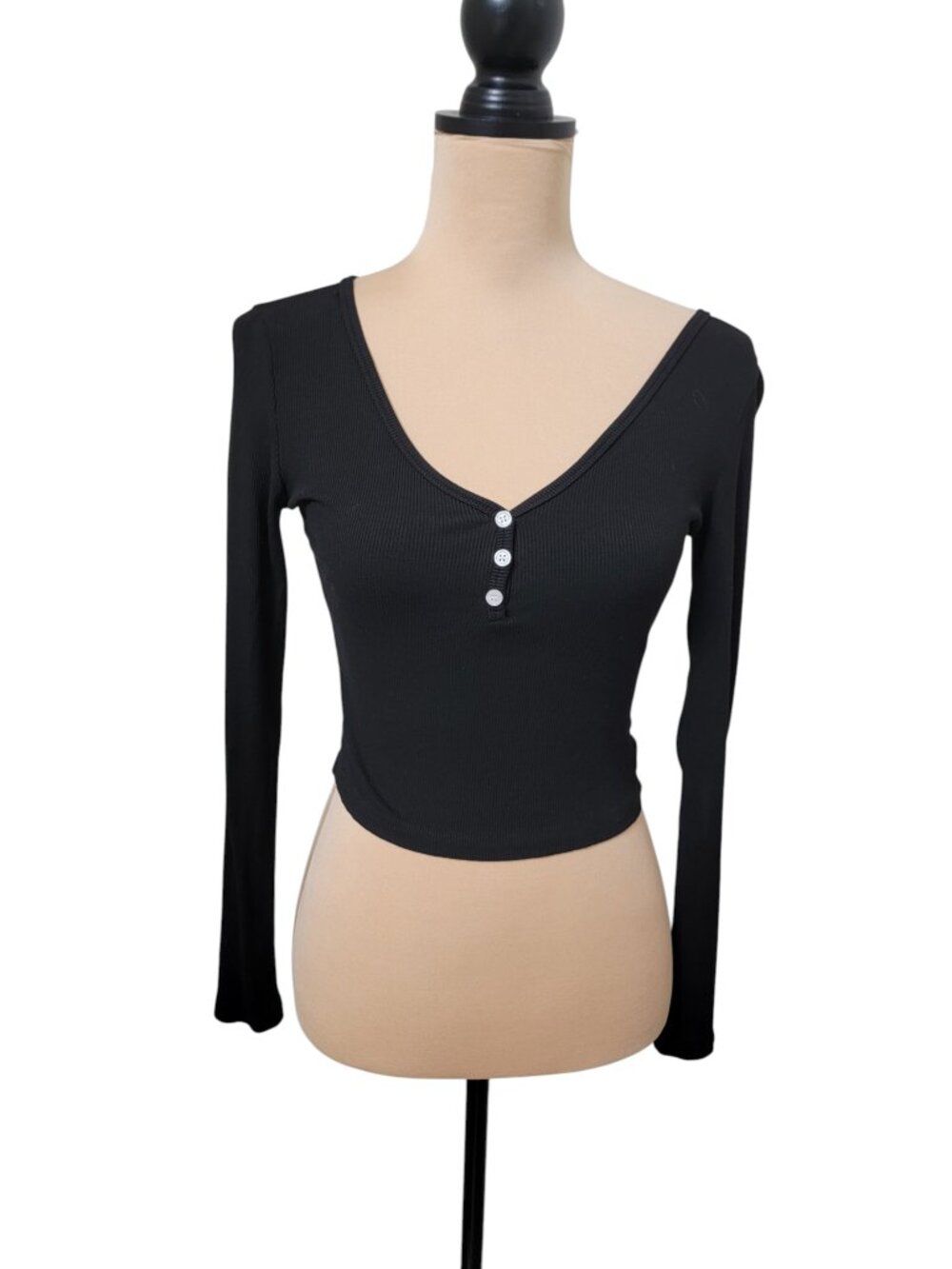 ForeFair Size M Black Ribbed Cropped Long Sleeve Henley Style Top